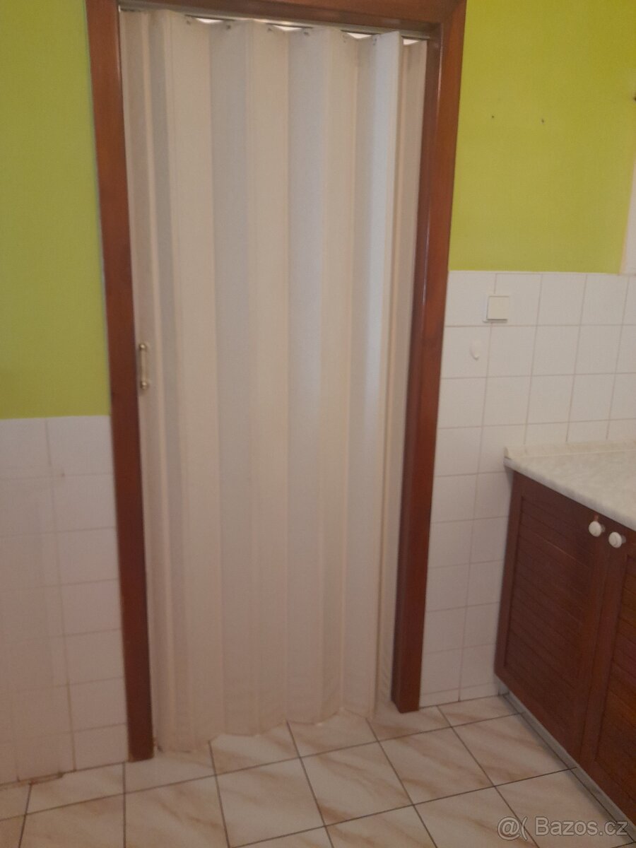 Shrnovací dveře