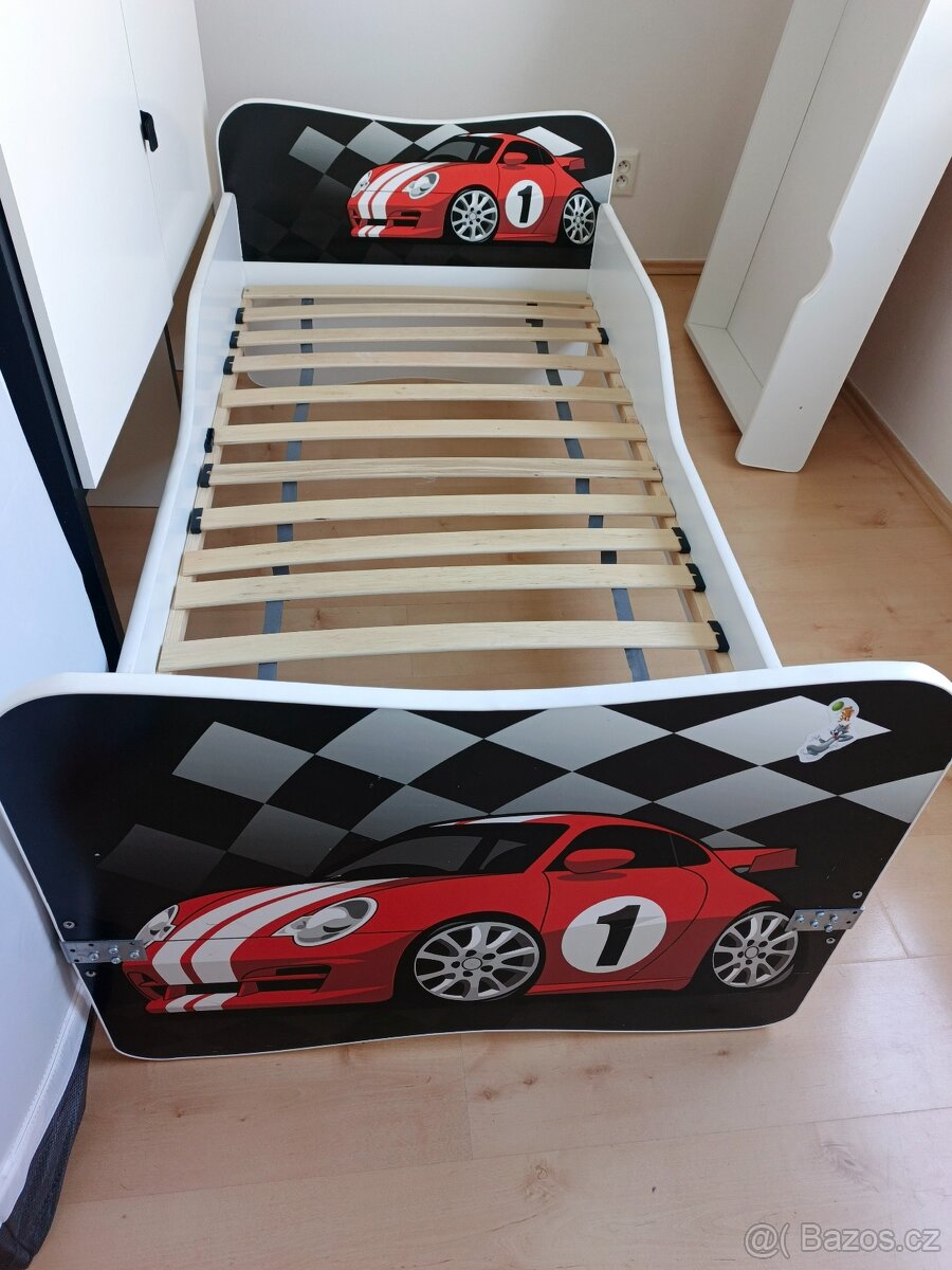 Dětská postel motiv auto