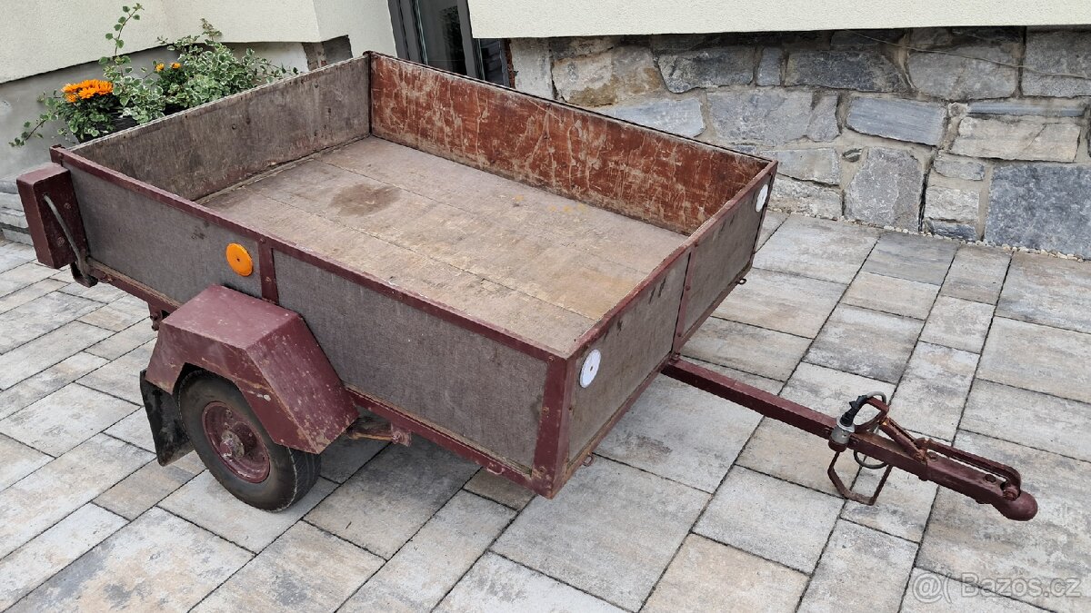 Přívěsný vozík za auto