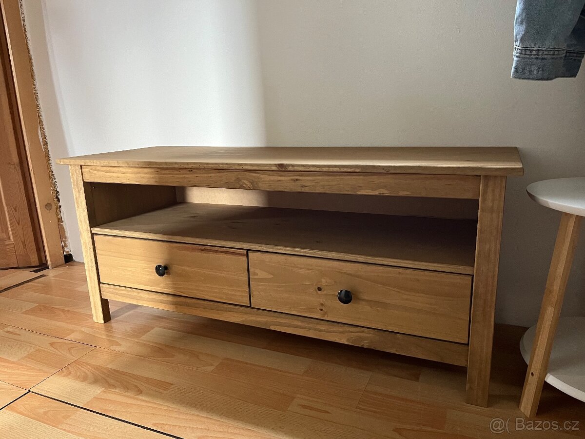 TV stolek