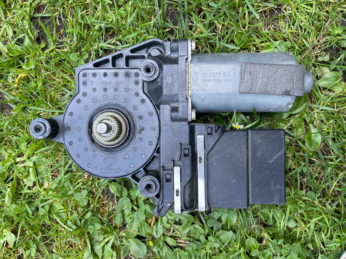 Motor ovládání oken přední pravý Škoda Octavia 1 104419-301