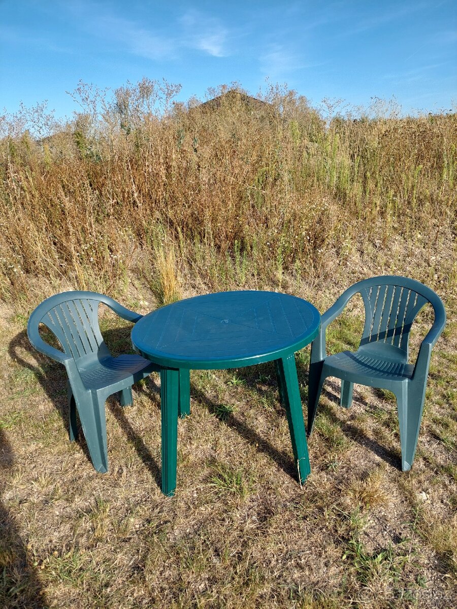 Zahradní nábytek plastový