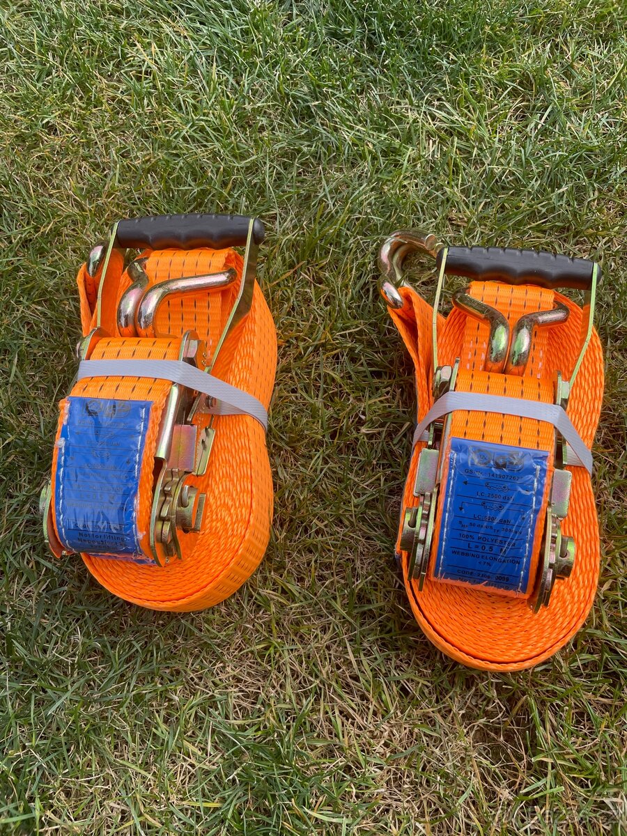 Upínací popruhy (kurtny)