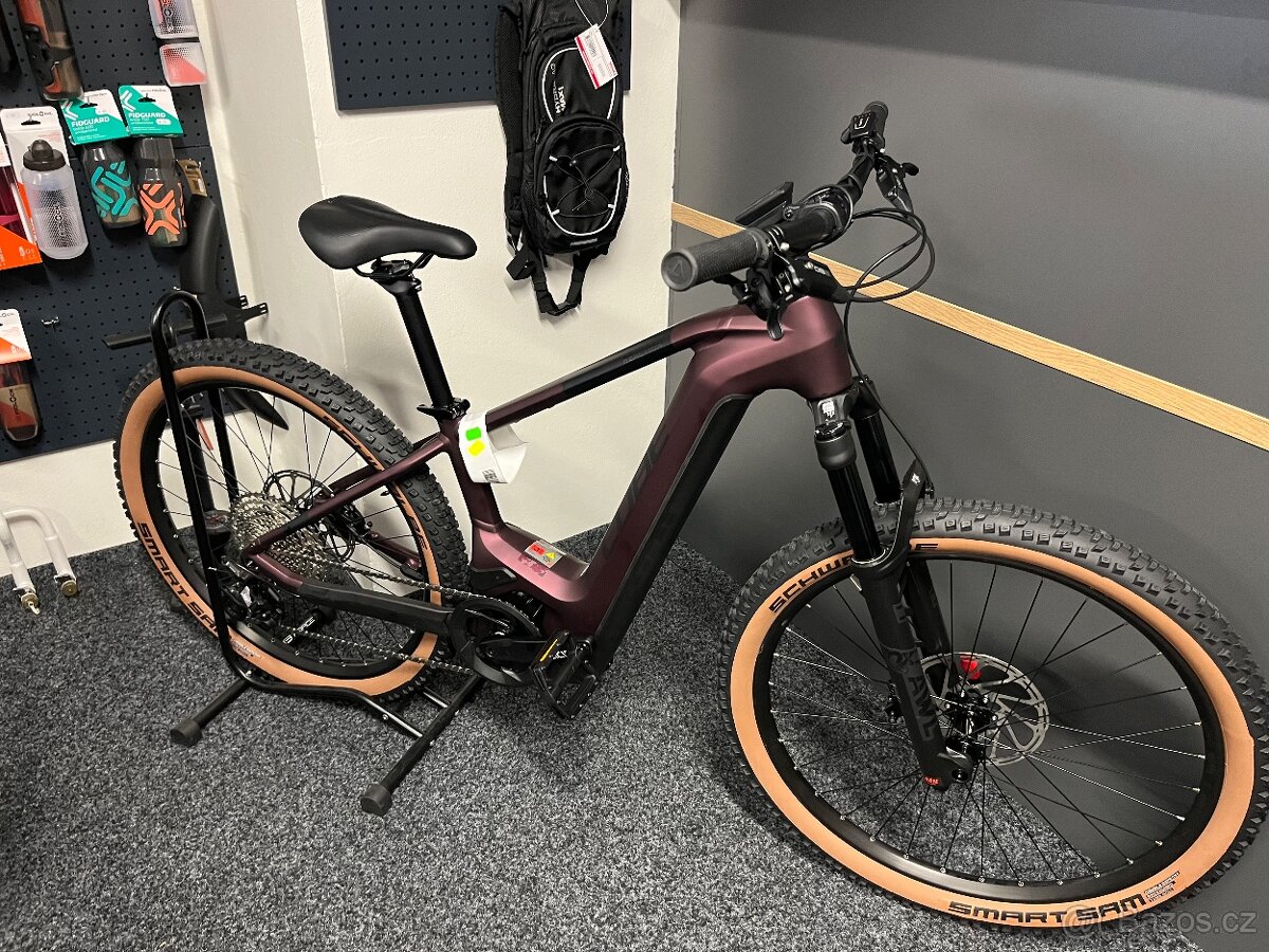 CUBE Reaction Hybrid SLX 750 vel. S 2024 NOVÉ FOX Rubyred