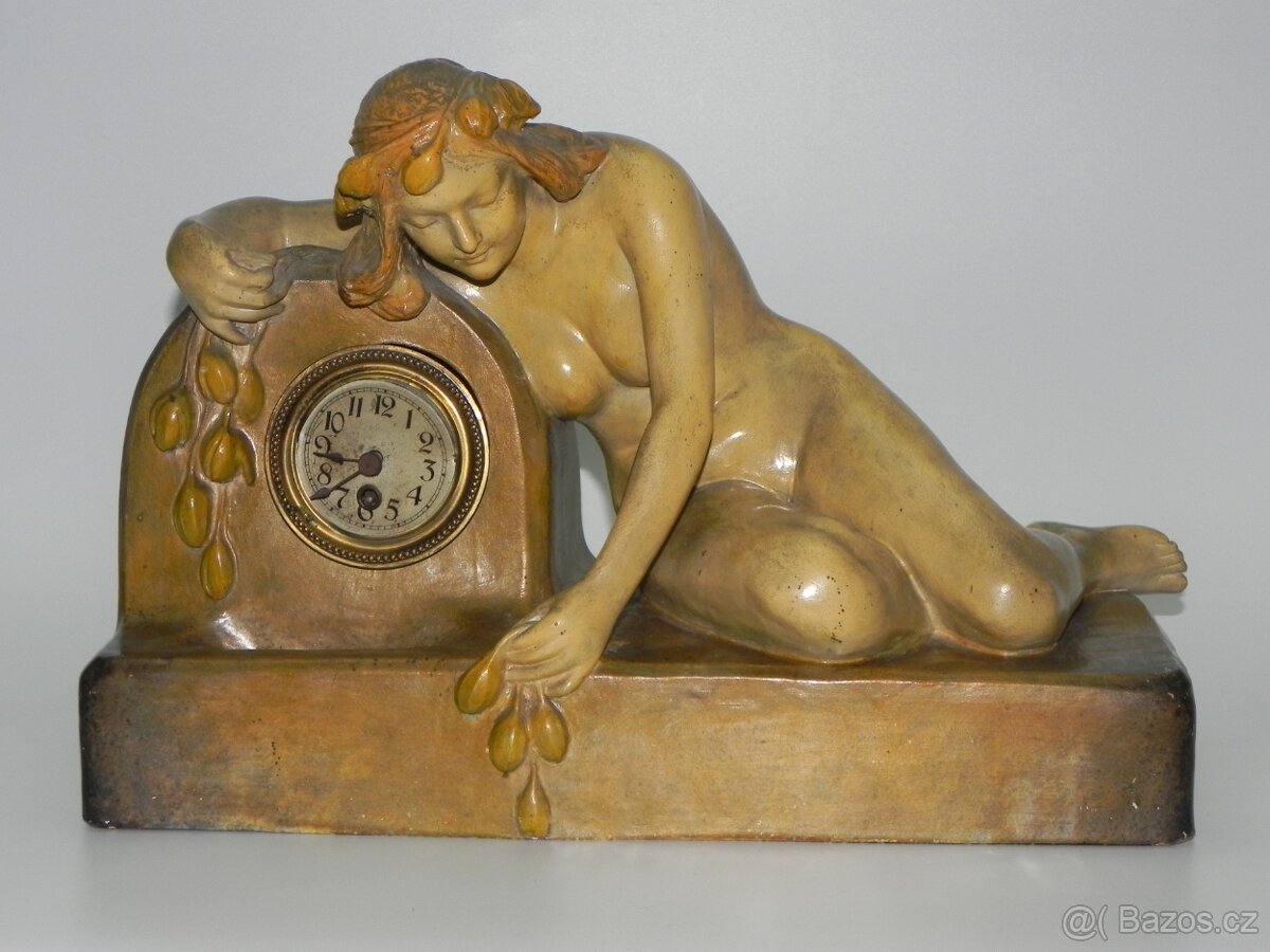 Staré krbové hodiny Bechyně