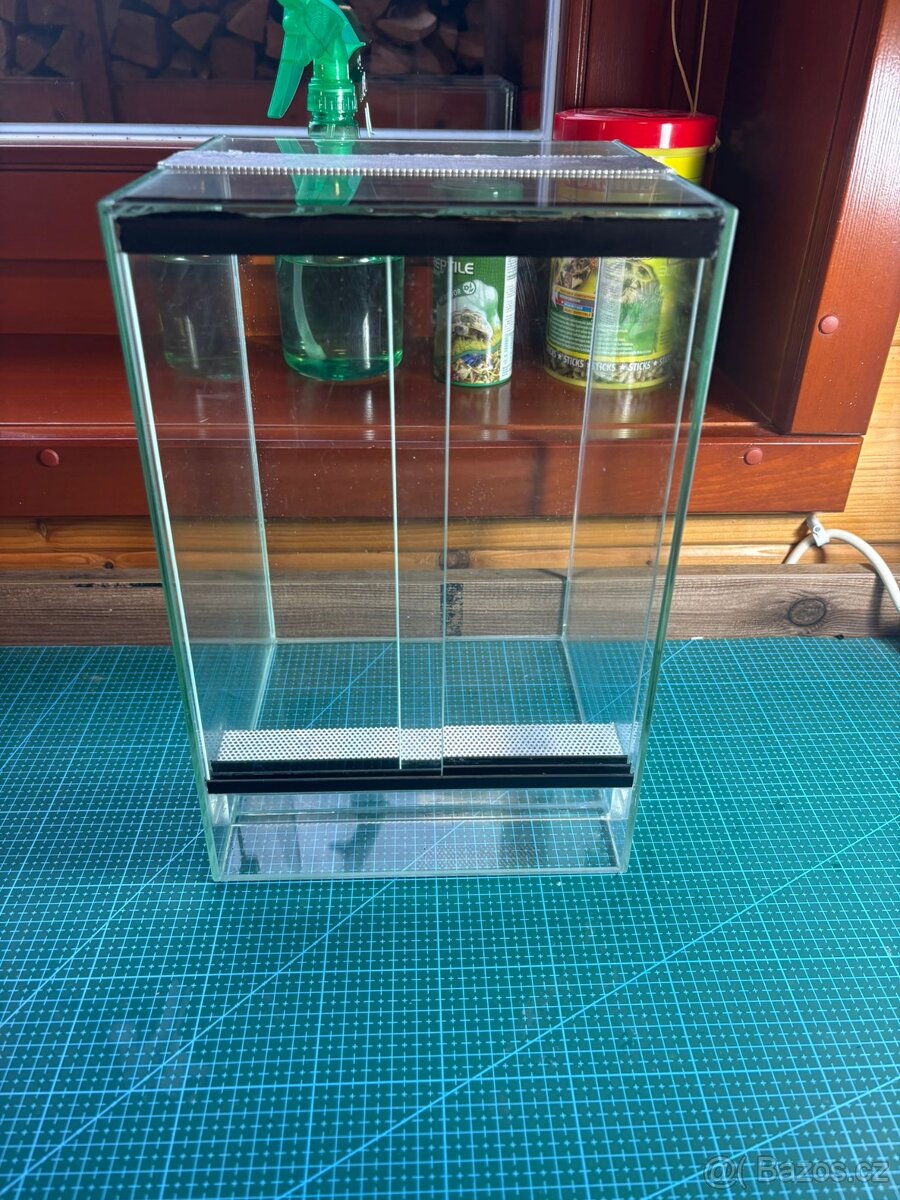 Prodám malé terárium