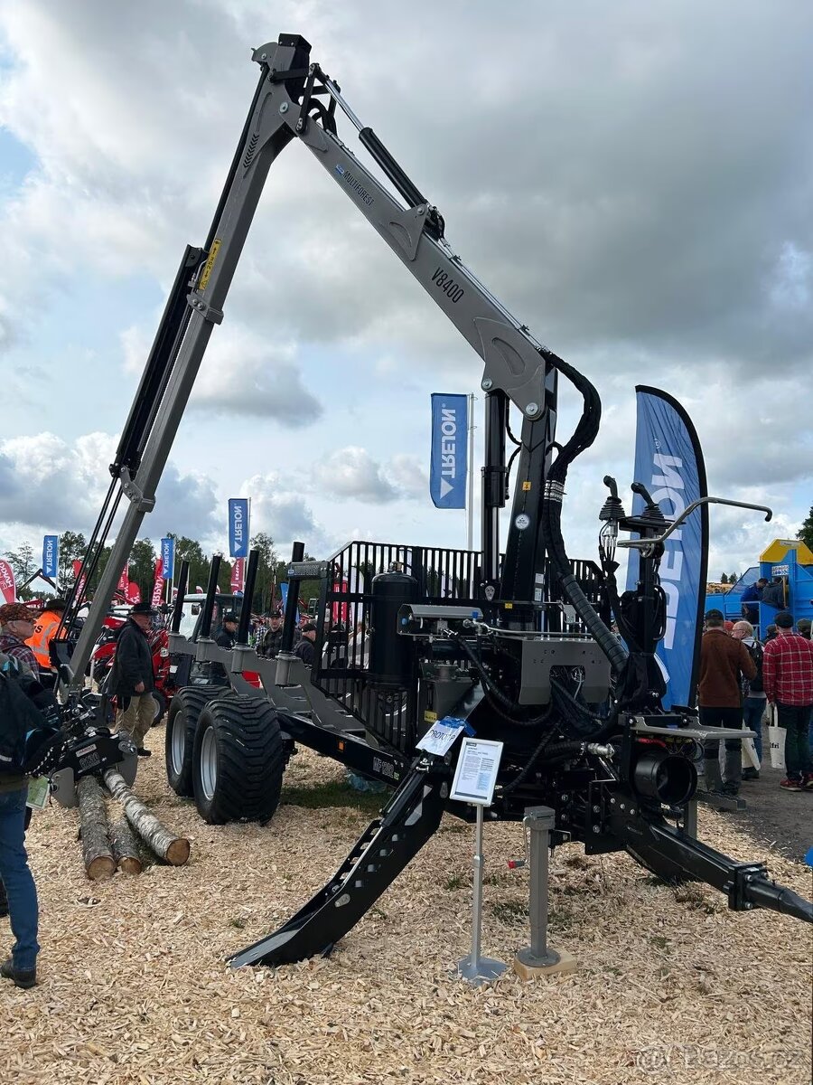 Přívěs na přepravu dřeva Trejon Multiforest MF1202 s jeřábem