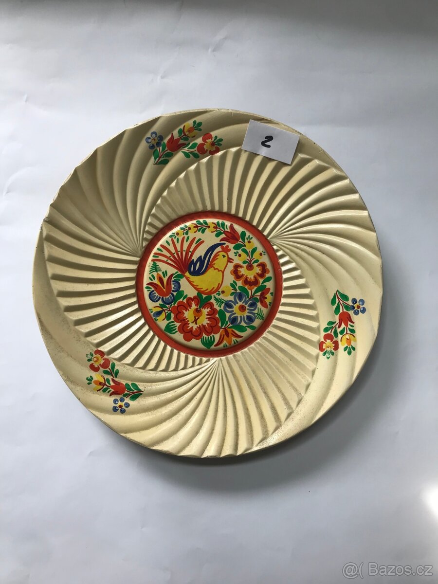 Závěstný keramický talíř pr. 25cm č.2