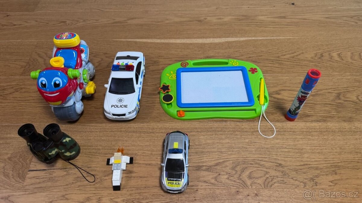 Auticka, motorka, magnet tabulka a dalsi, vse za 250