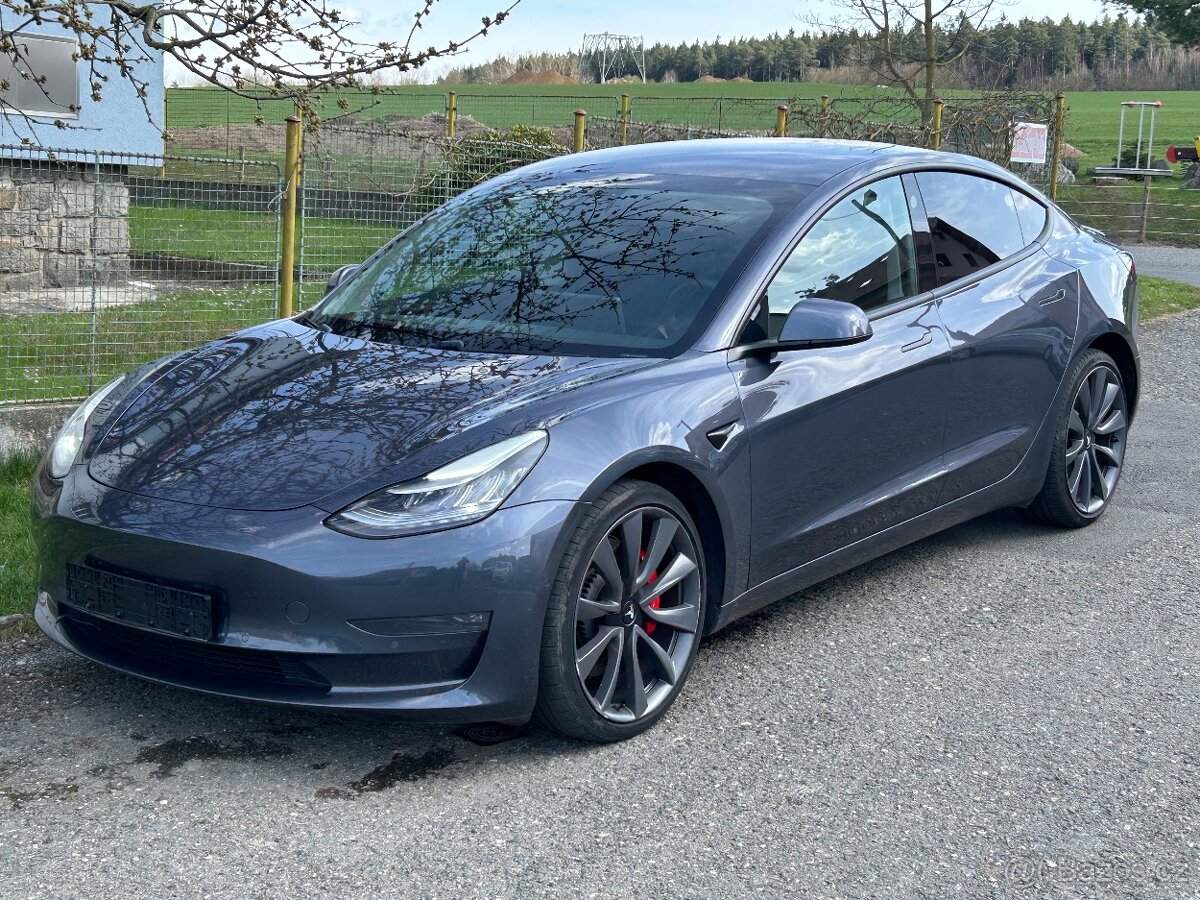 Tesla Model 3, Performance, baterie 92%