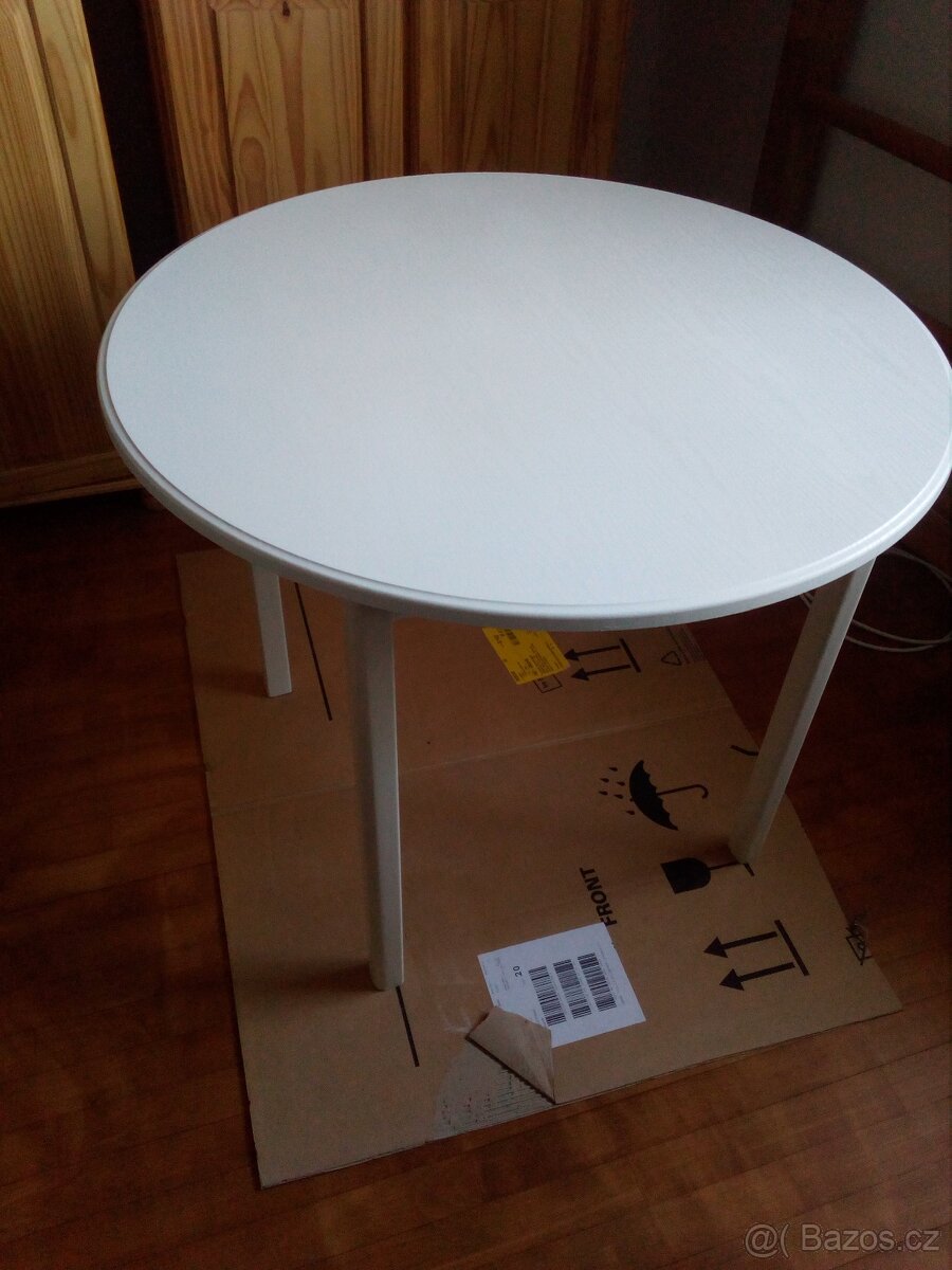 Prodám jídelní stůl kulatý 90cm
