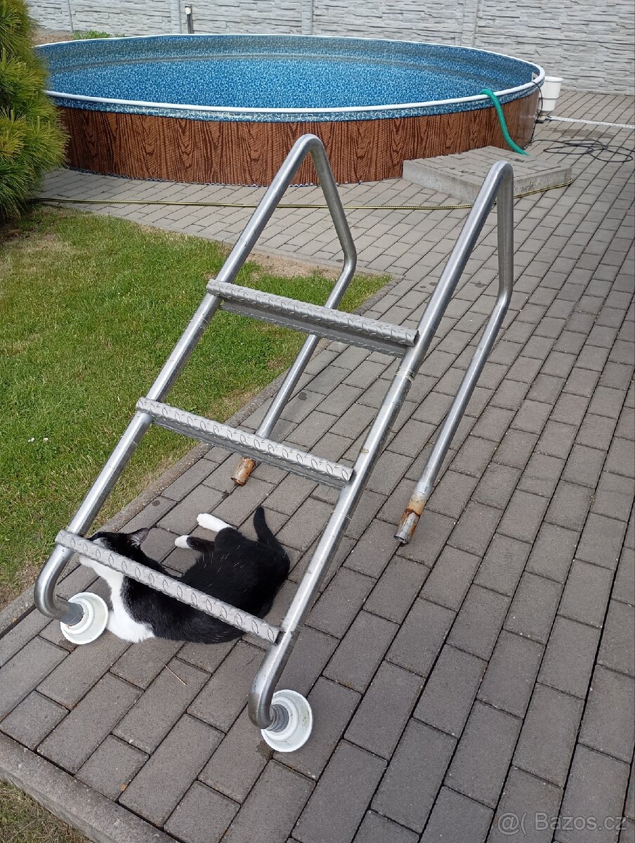 Bazénové schůdky