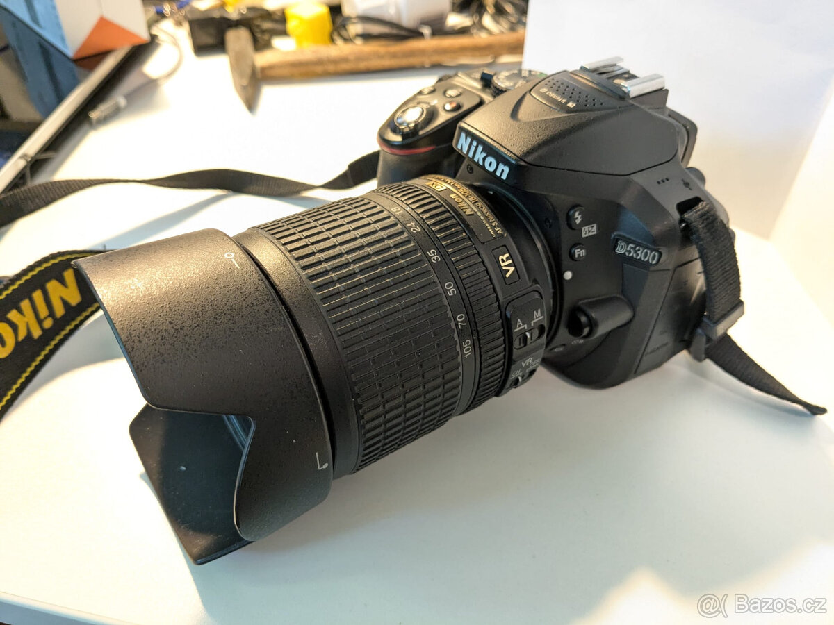 Nikon D5300 + 18-105 setový objektiv + příslušenství
