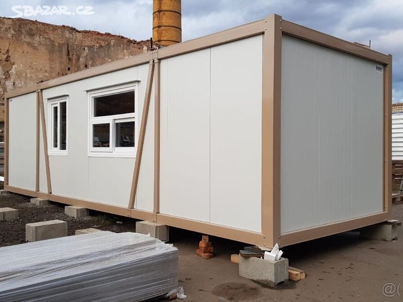 Obytný/kancelářský kontejner o rozměru 3 x 8 m