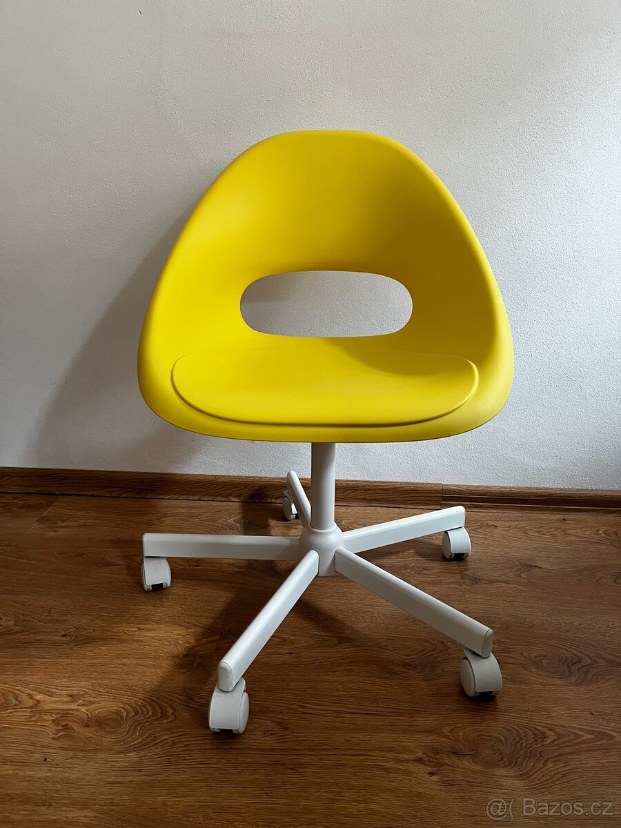 IKEA otočná žlutá židle