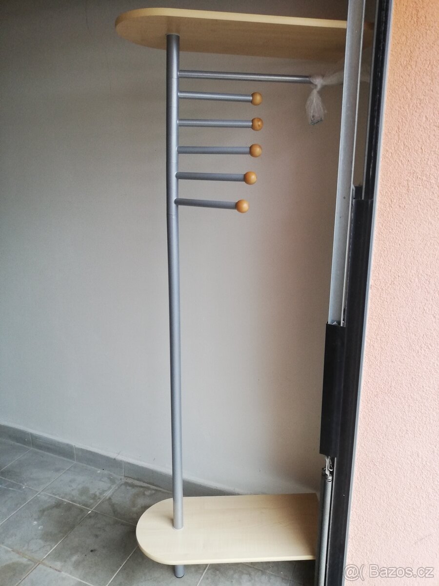 Věšák
