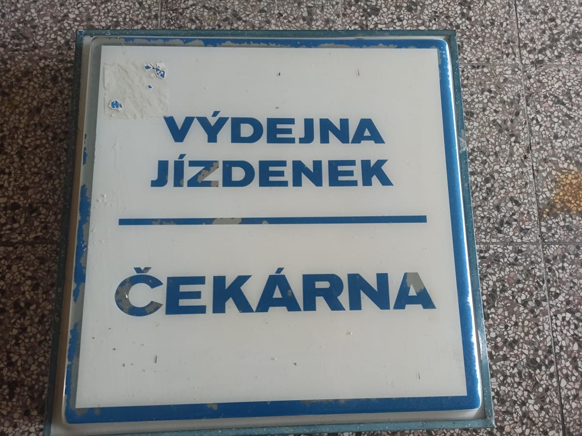 Svítící tabule VÝDEJNA JÍZDENEK - ČEKÁRNA