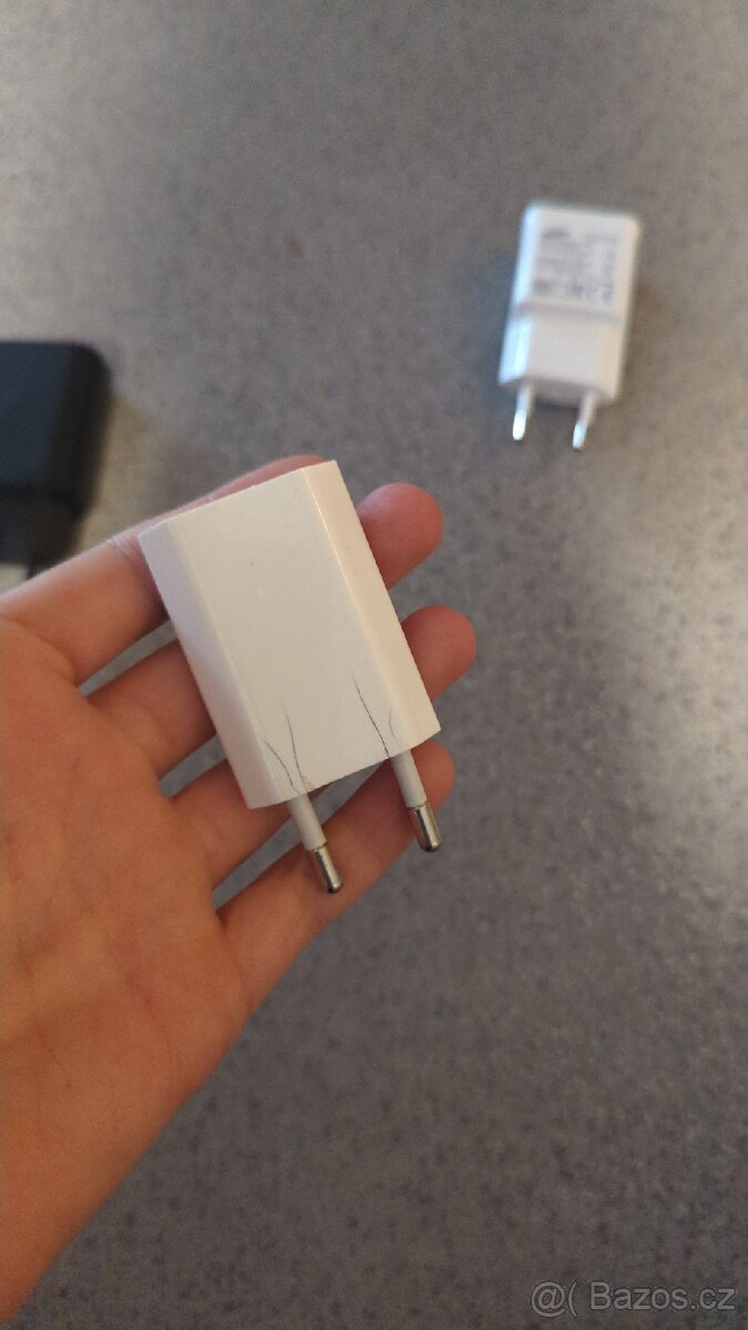 Zástrčky do zásuvky Samsung, Apple