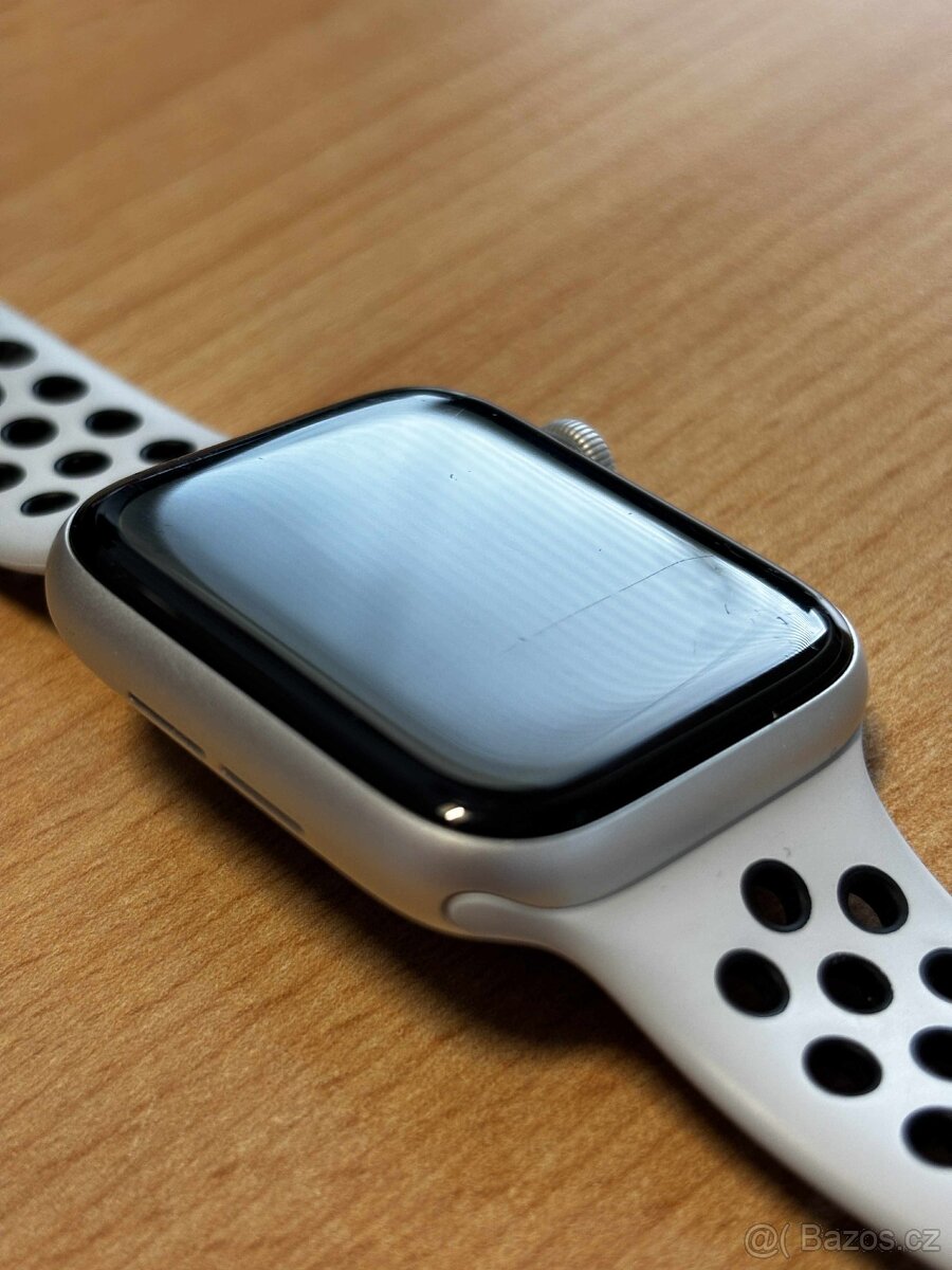 Apple Watch SE 44mm Nike edition