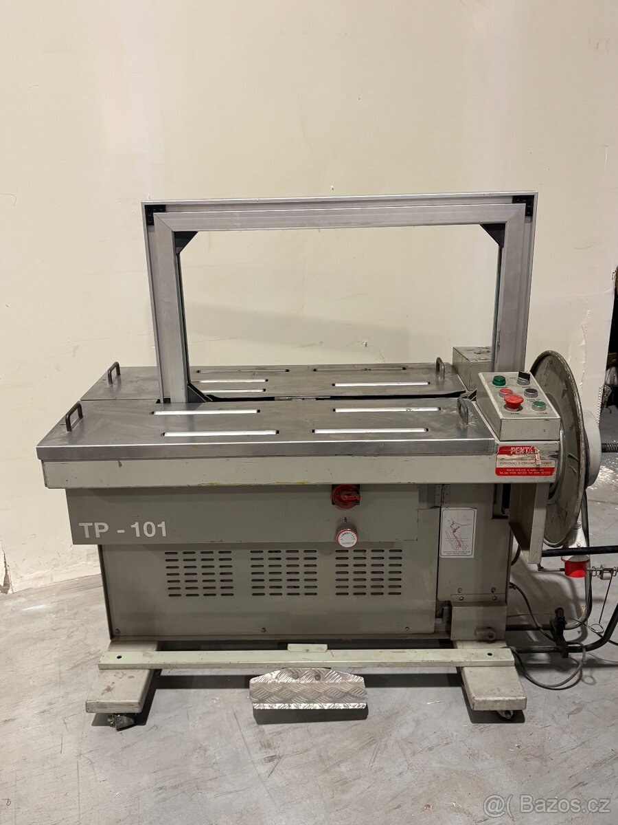 Plně automatický páskovací stroj