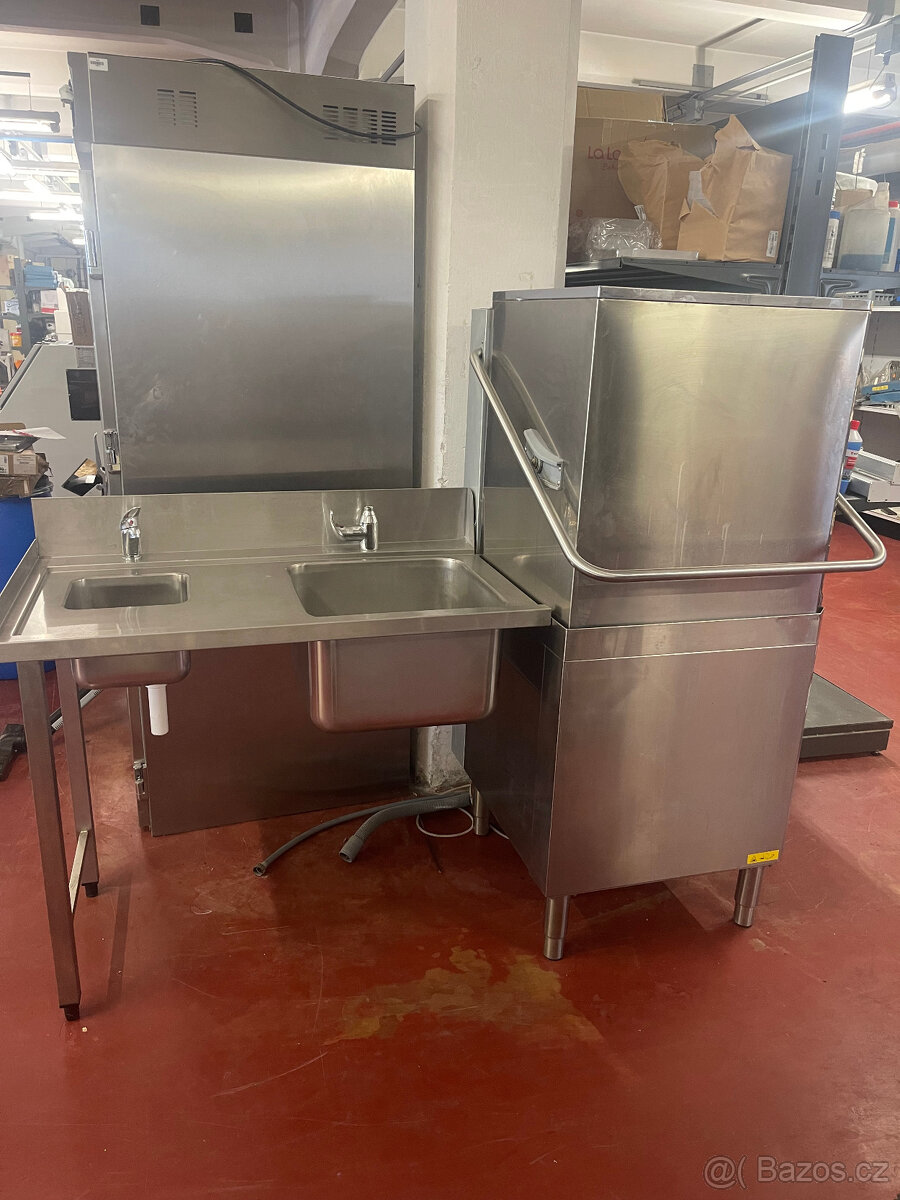 Myčka průběžná Zanussi