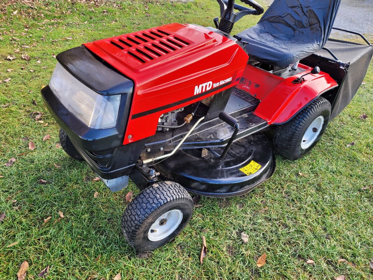 Zahradní traktůrek