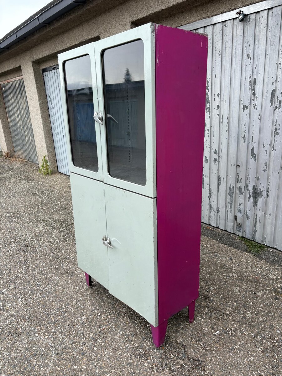 Lékařská skříň