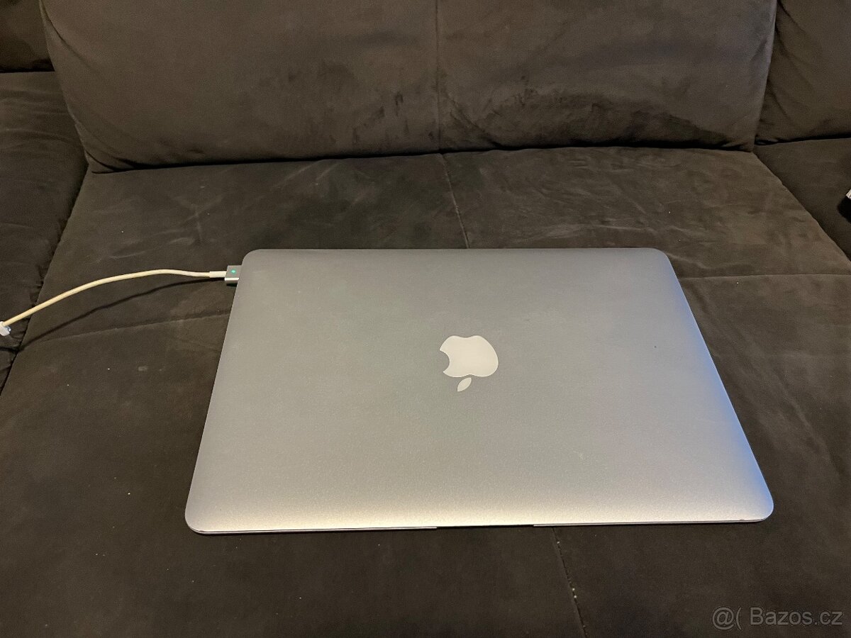 Macbook Air 2,2 i7,8gb ram,512 Gb, Nová baterie