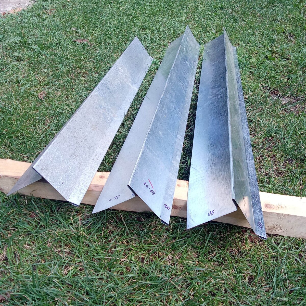 Závětrné lišty pozink 2m