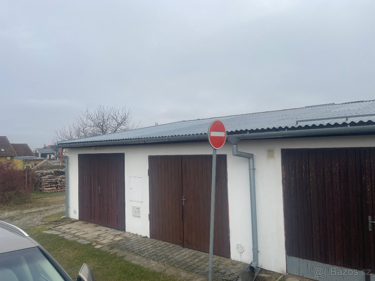 Prodám řadovou garáž v Jaroměřicích nad Rok.