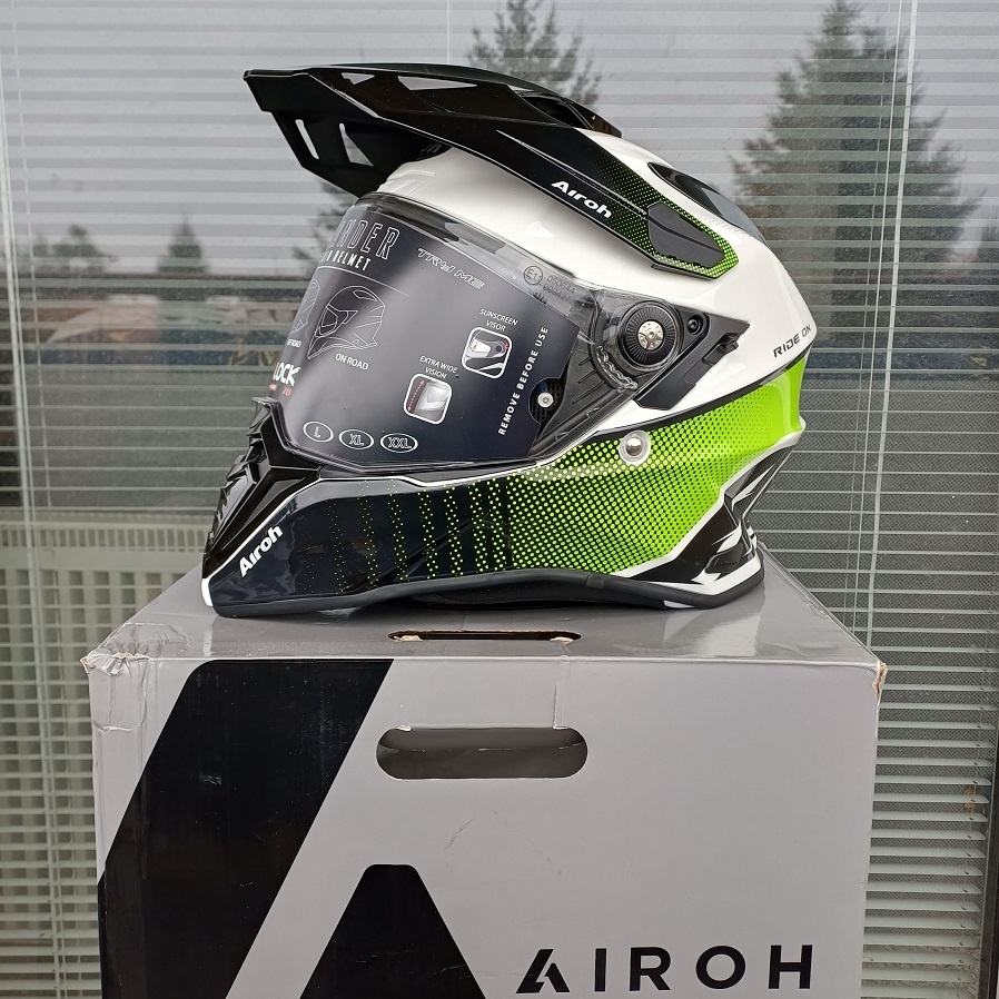 Enduro moto přilba Airoh COMMANDER