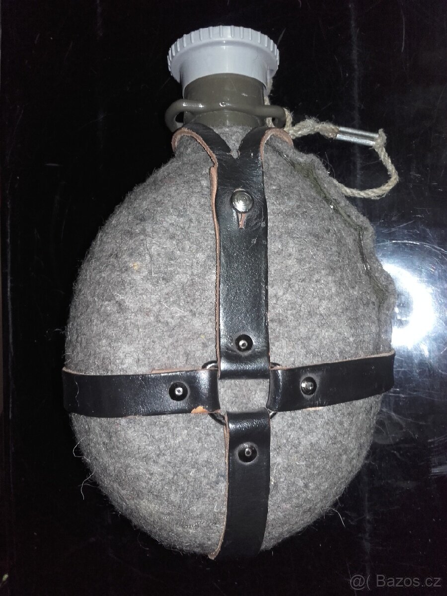 Starou vojenskou čutoru.