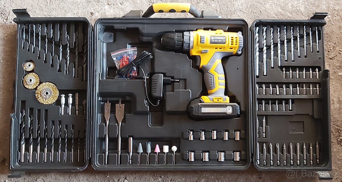 Aku vrtačka / šroubovák s nářadím v kufru