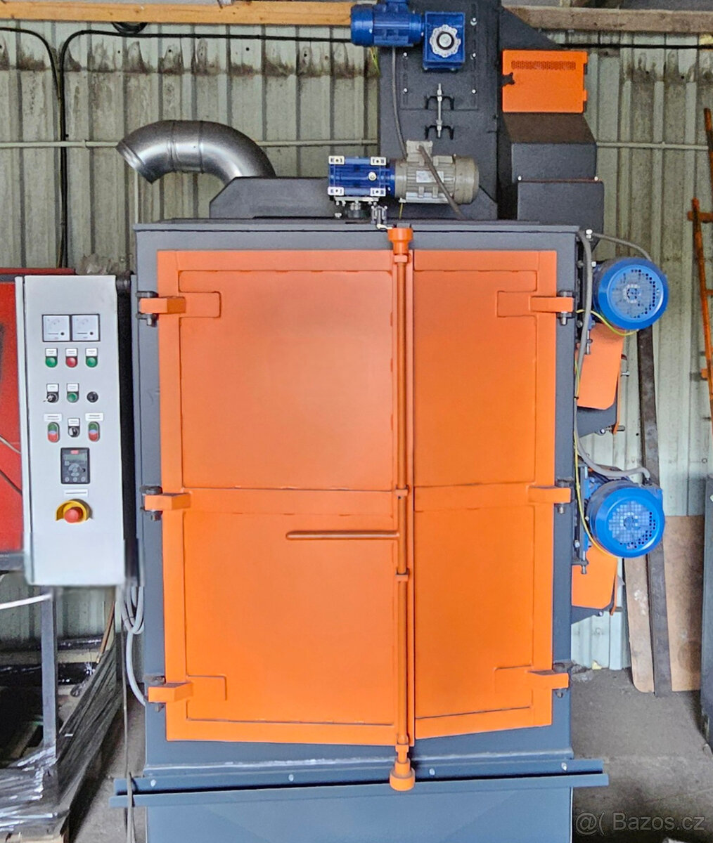 Stolový - závěsný tryskač se dvěma turbínami.