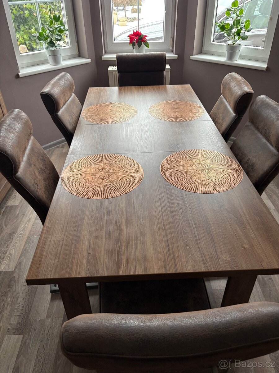 Židle k jídelnímu stolu