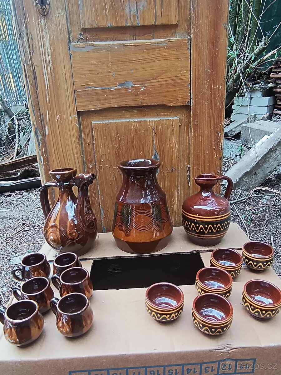 Dva retro sety glazované keramiky.