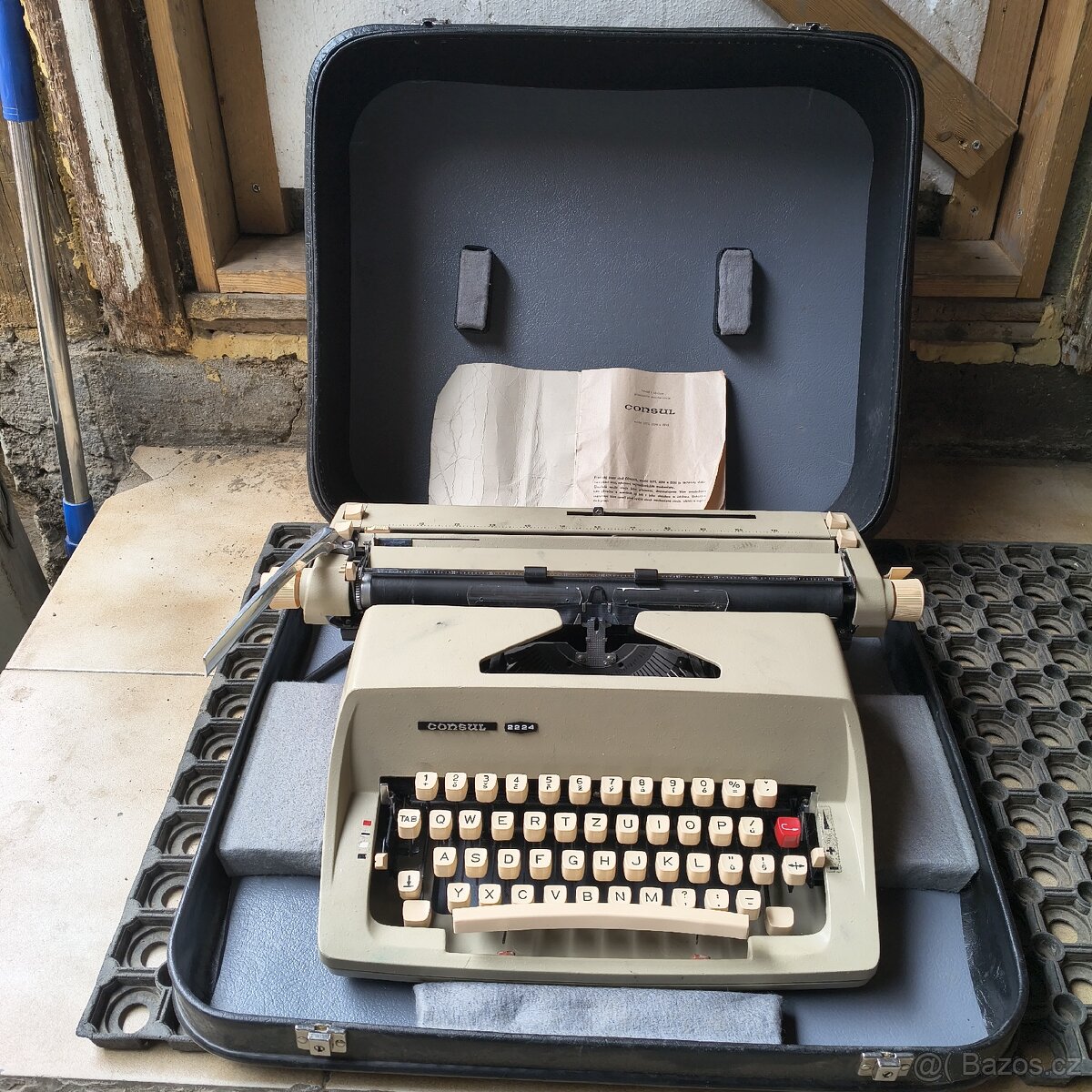Psací stroj Consul
