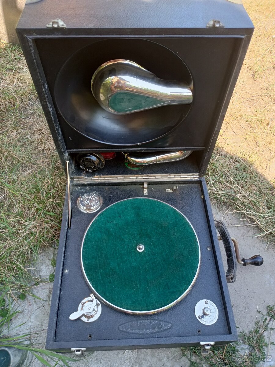 Kufříkový gramofon Parlophone