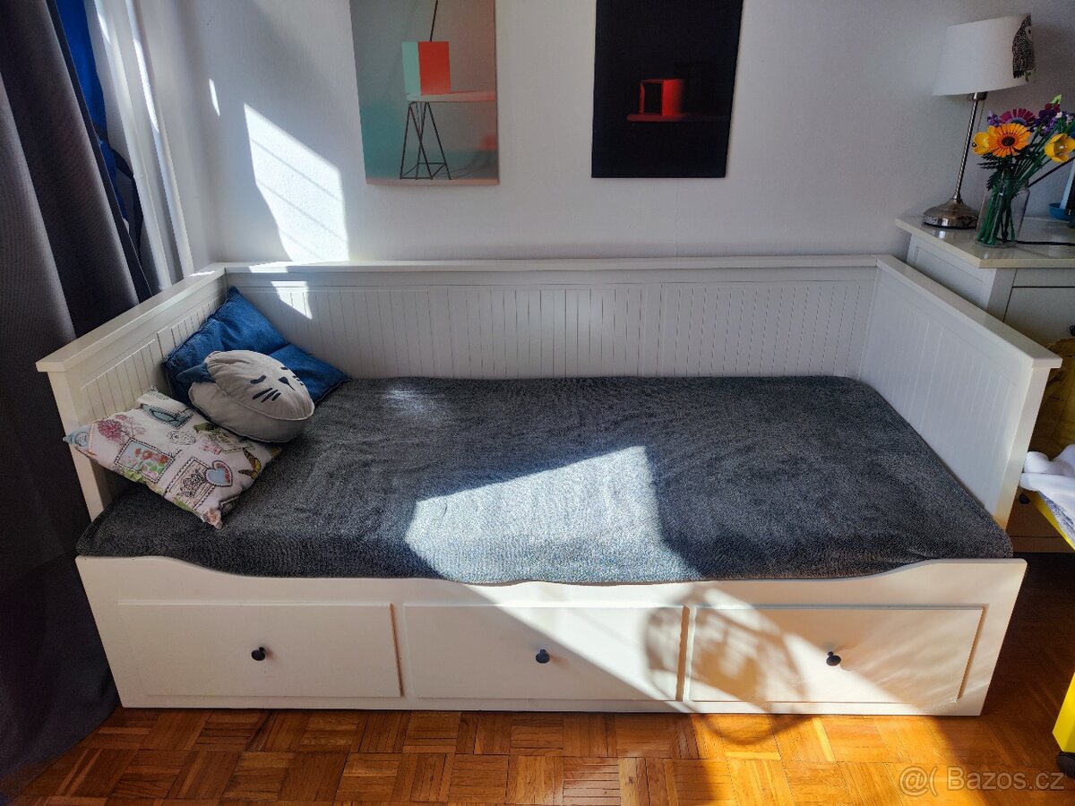 Prodám bílou rozkládací postel IKEA HEMNES
