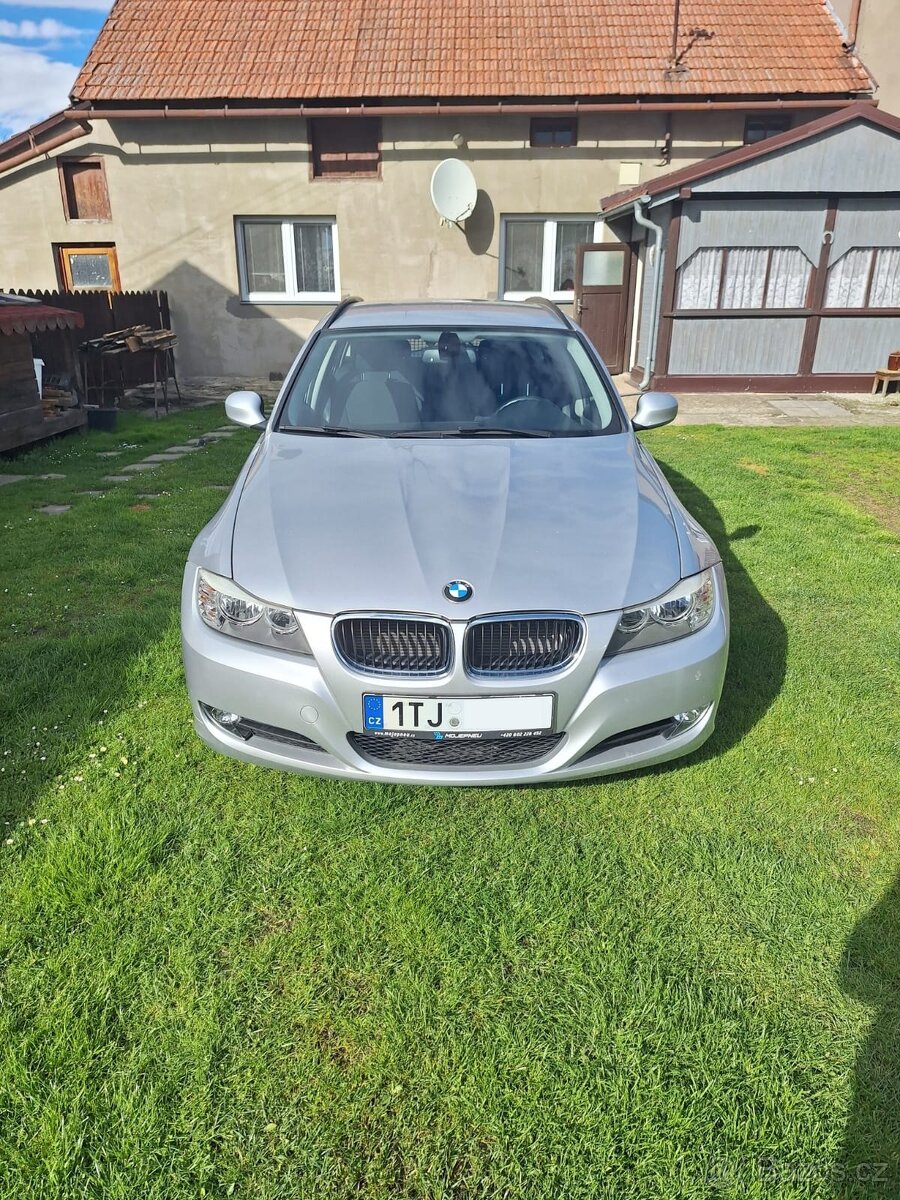 BMW 318i r.v. 2010 - 85tis km