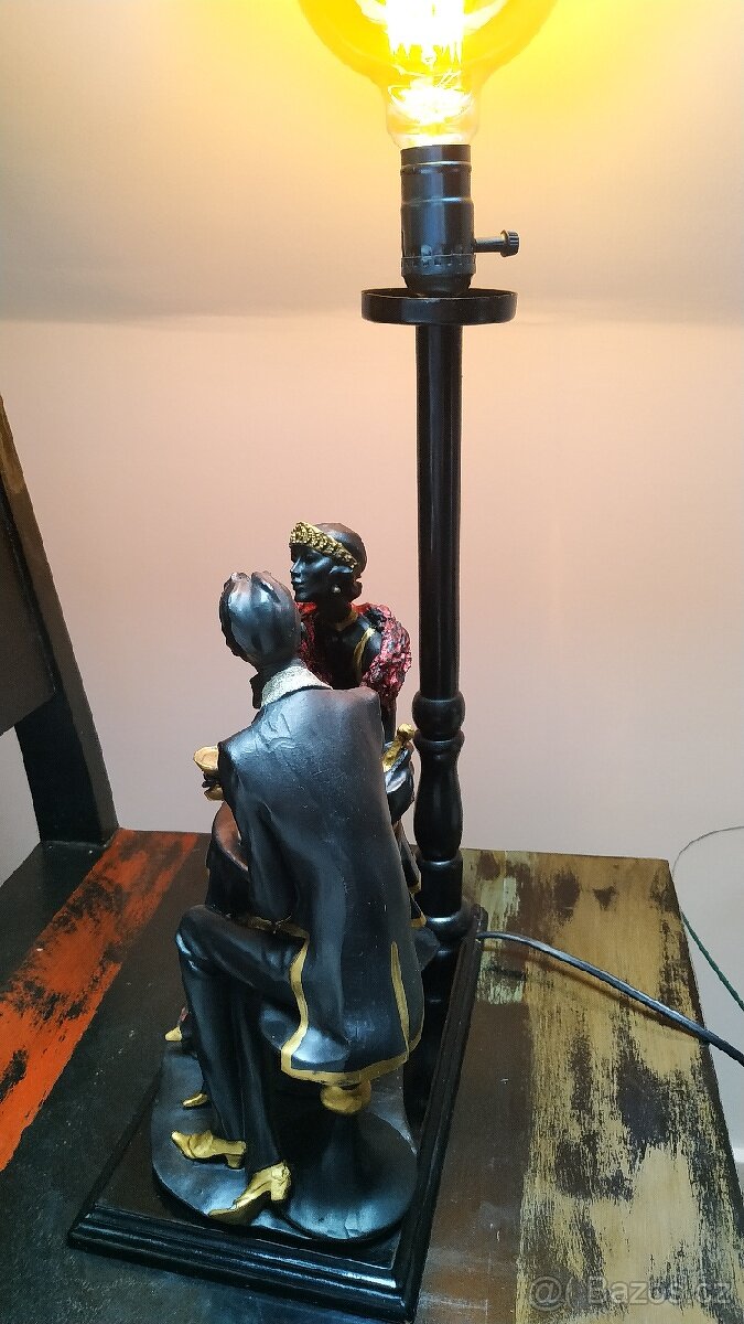 Figurální lampa, starožitná lampička