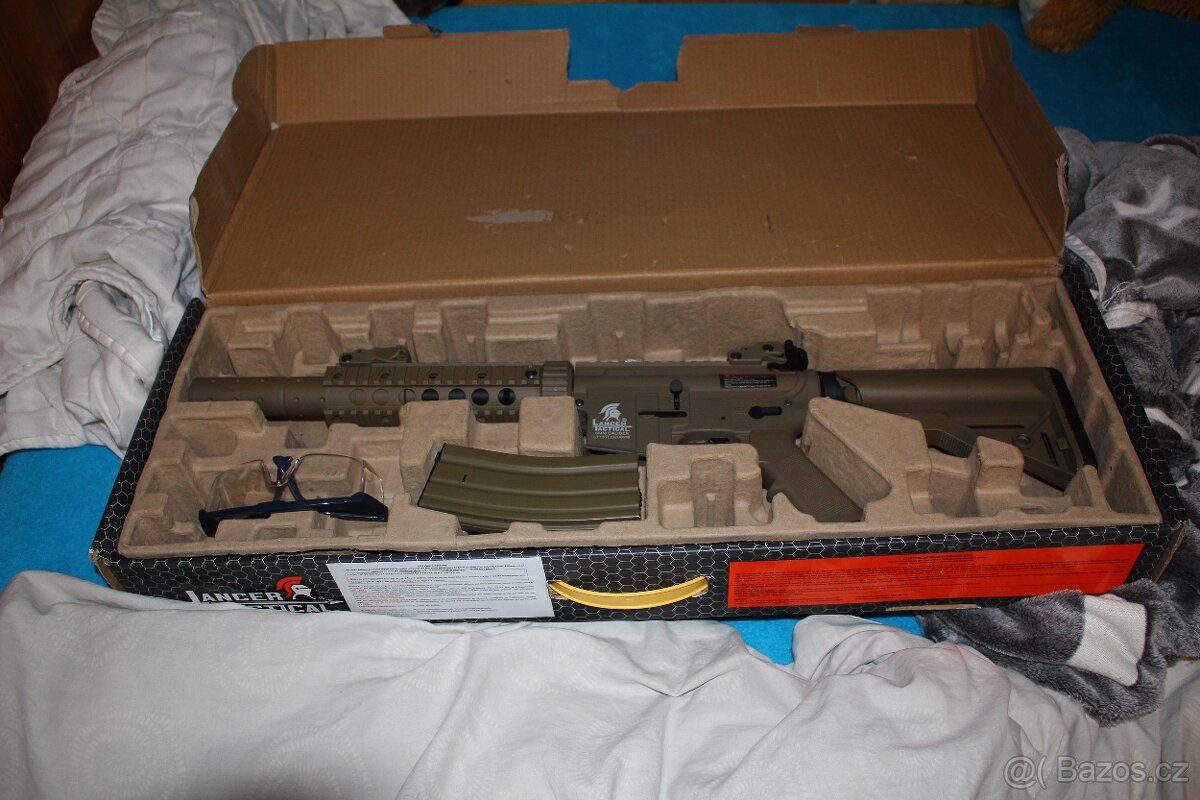 Airsoftová zbraň M4 Lancer Tactical