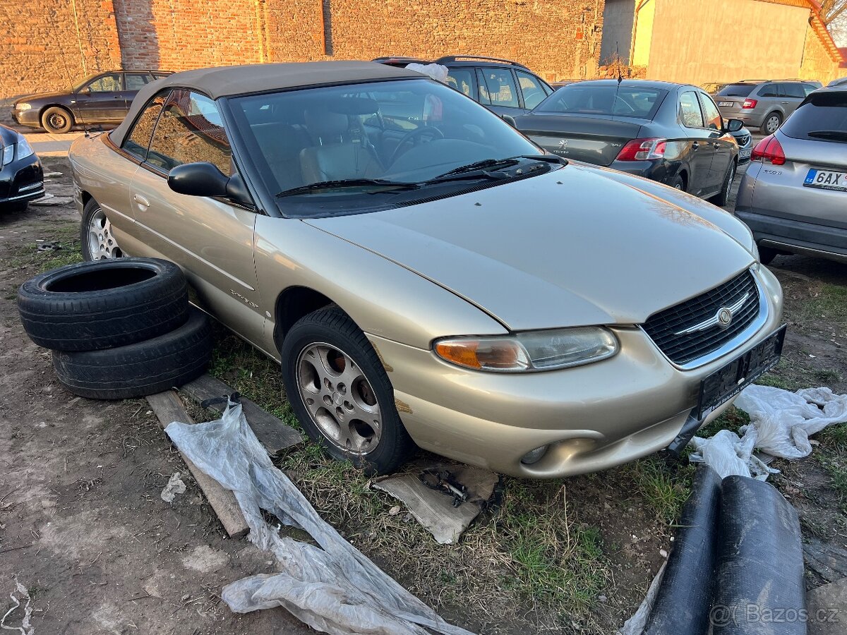 Prodám havarované Chrysler Sebring cabrio za cenu motoru 2.