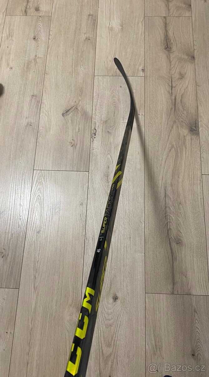 Prodám hokejovou hůl CCM SUPER TACKS AS4 PRO