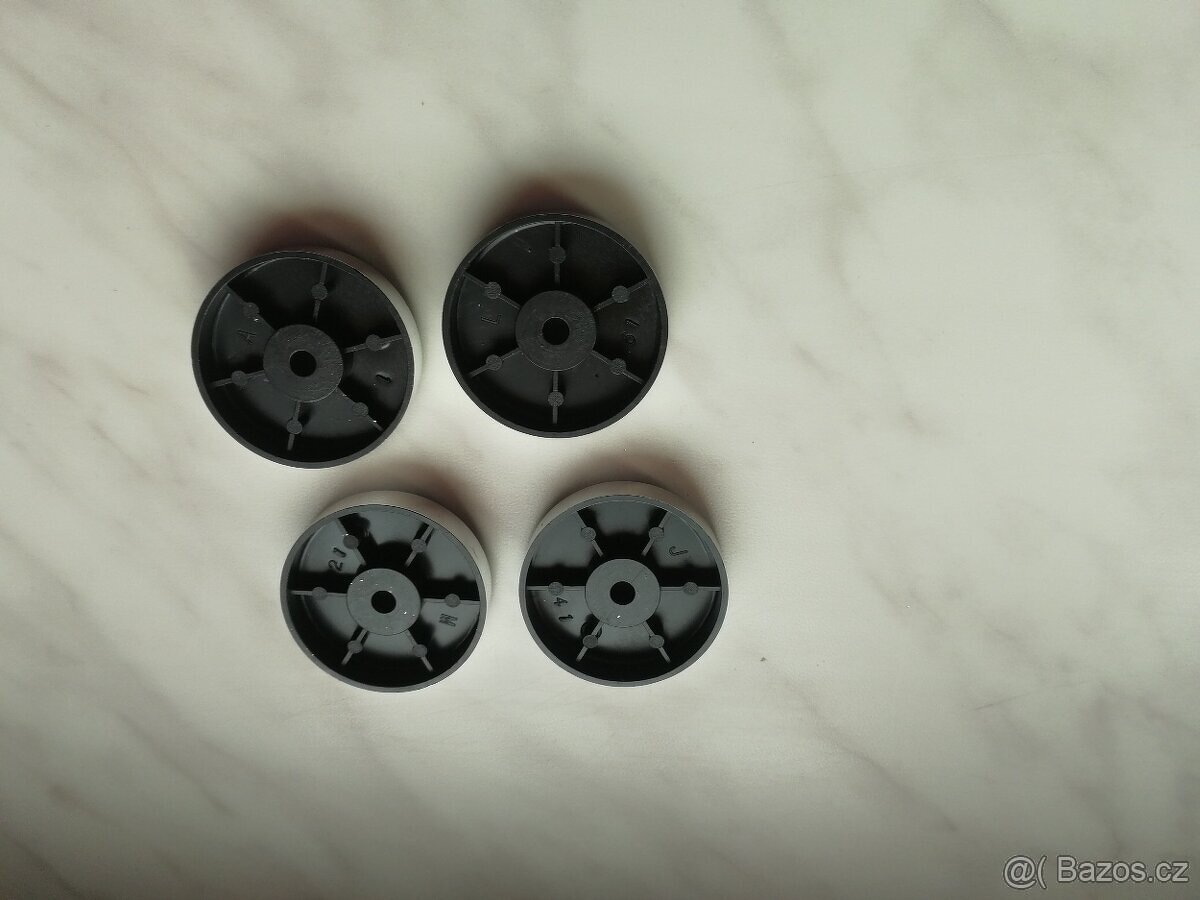 Prodám 4 nožičky k přístroji 41.1cm