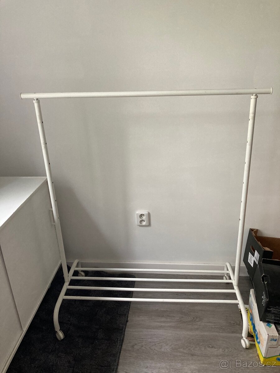 Věšák IKEA