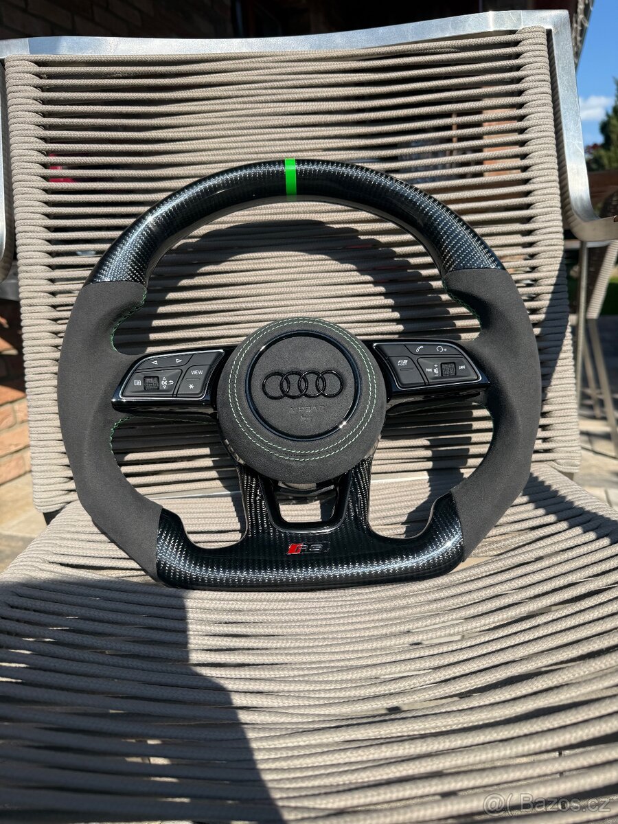 Audi RS3, volant , karbon.