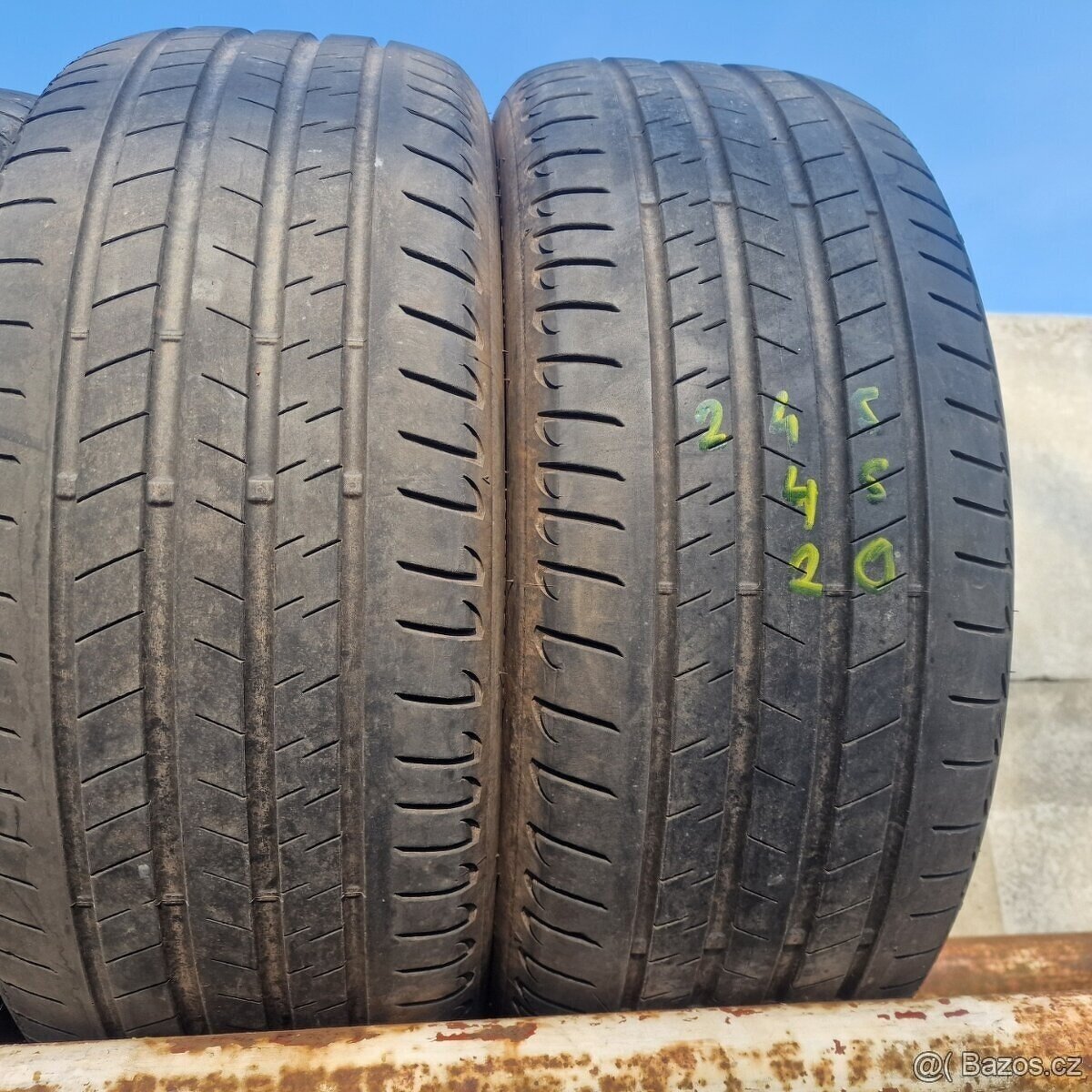 PRODÁM 2 LETNÍ PNEU BRIDGESTONE 245/45/20, CENA JE ZA 2 KUSY