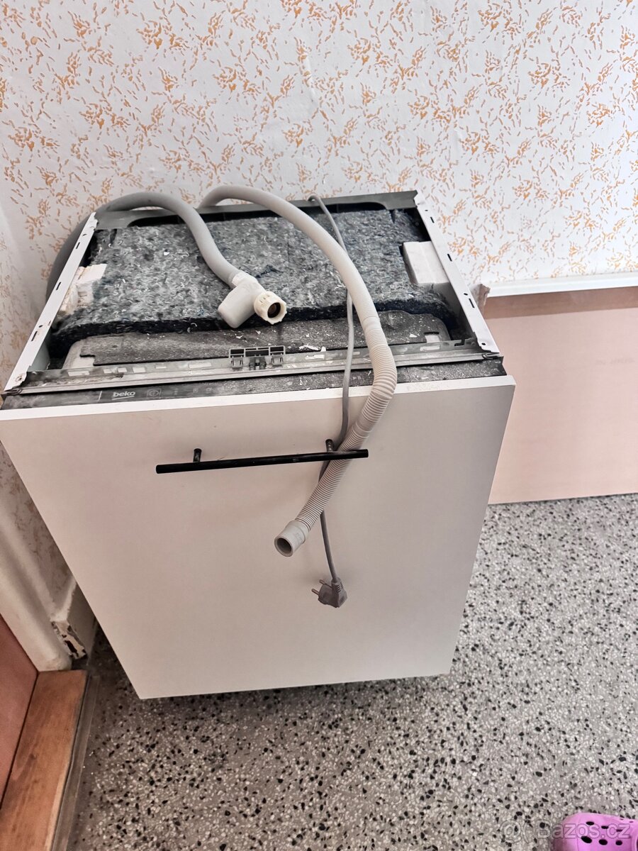 Vestavěna myčka Beko