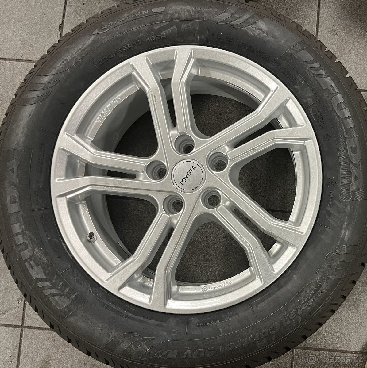 Toyota RAV 4 alu 7x17 5x114,3 pneu 225/65/17 106H
